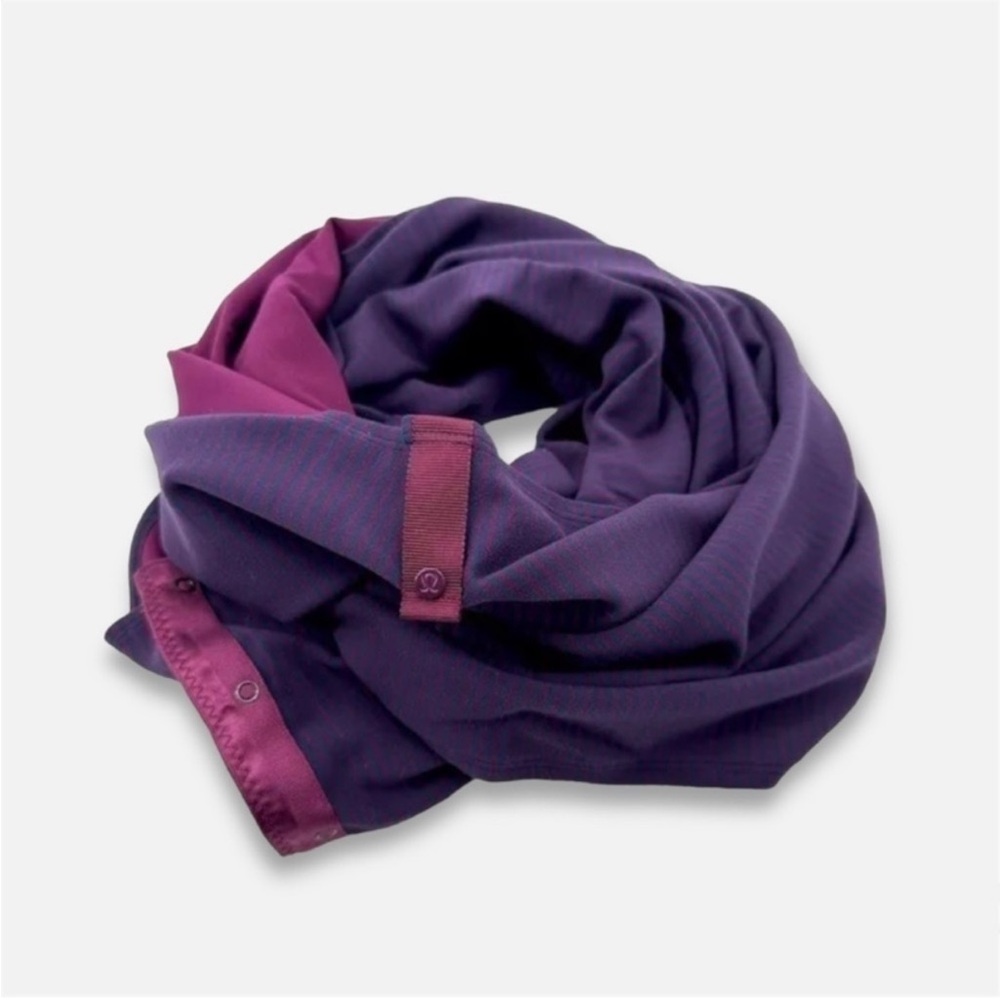 LULULEMON Vinyasa Reversible Wrap Snap Scarf in Stripe Plum